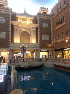 A real canal inside Macau's Venetian Casino
JPG 2448 x 3264  Pixels (7.99 MPixels) (3:4)
Keywords: Macau