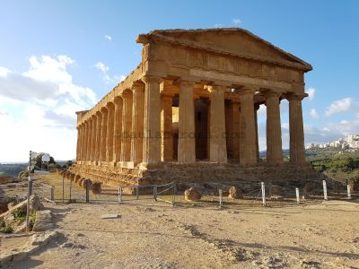 Temple of Concordia. Greek temple on a hill, with Doric architecture.
JPG 4032 x 3024  Pixels (12.19 MPixels) (4:3)
Keywords: Sicily